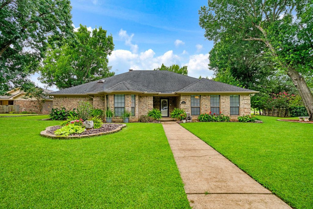 940 Brandyn Place, Paris, TX 75462