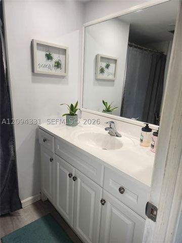 8891 Sunrise Lakes Blvd 302, Sunrise, FL 33322