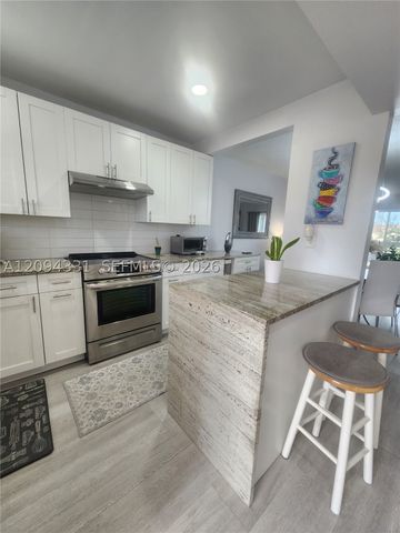 8891 Sunrise Lakes Blvd 302, Sunrise, FL 33322
