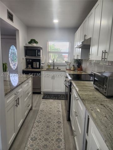 8891 Sunrise Lakes Blvd 302, Sunrise, FL 33322