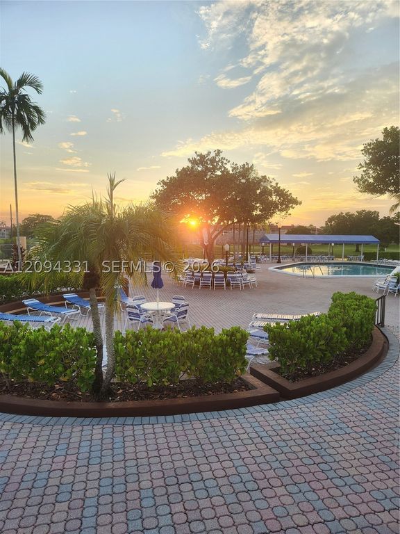 8891 Sunrise Lakes Blvd 302, Sunrise, FL 33322