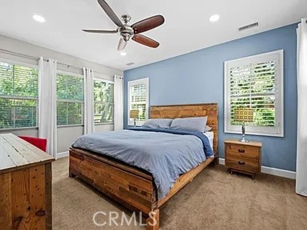Image 10 of property listing at 46 Pawprint, Irvine, CA 92618