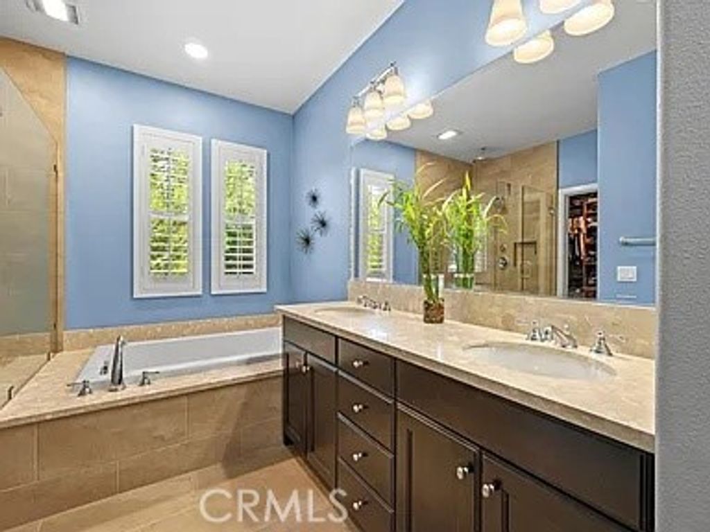 Image 12 of property listing at 46 Pawprint, Irvine, CA 92618