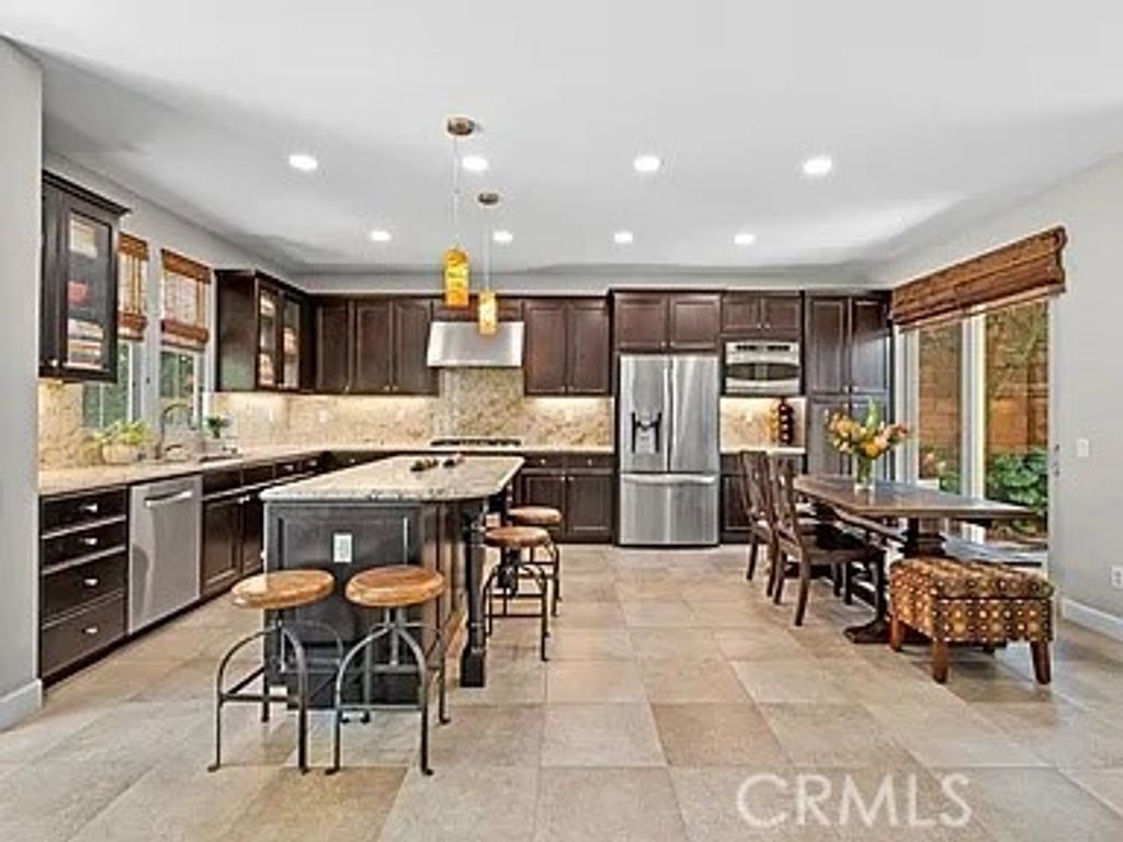 Image 4 of property listing at 46 Pawprint, Irvine, CA 92618