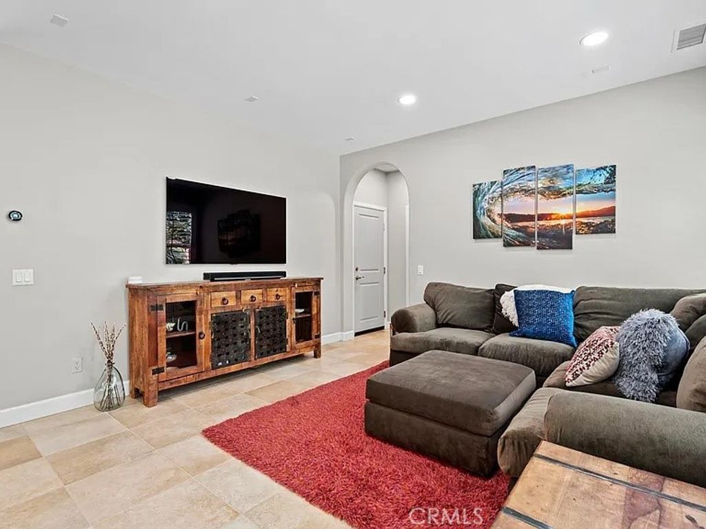 Image 7 of property listing at 46 Pawprint, Irvine, CA 92618