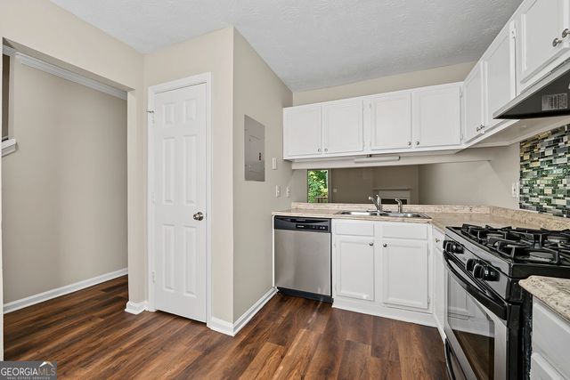 2041 Charter Manor, Lithonia, GA 30058