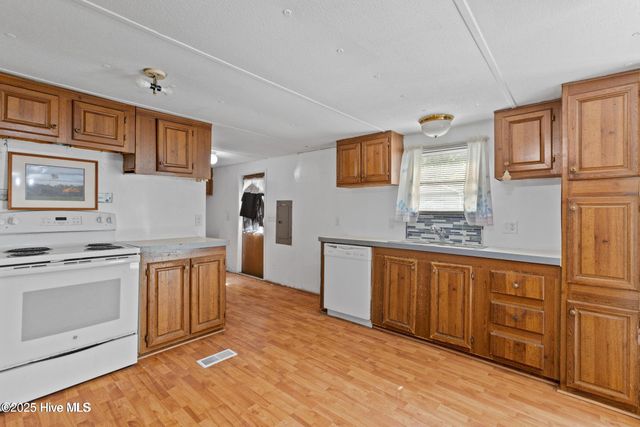 677 Berrys Creek Road, Beaufort, NC 28516