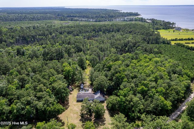 677 Berrys Creek Road, Beaufort, NC 28516