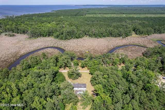 677 Berrys Creek Road, Beaufort, NC 28516