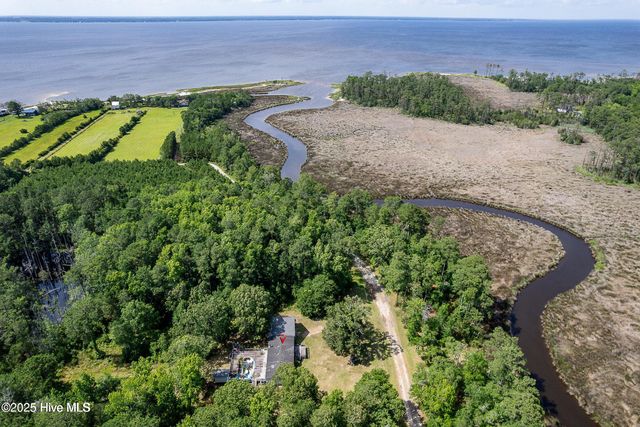 677 Berrys Creek Road, Beaufort, NC 28516