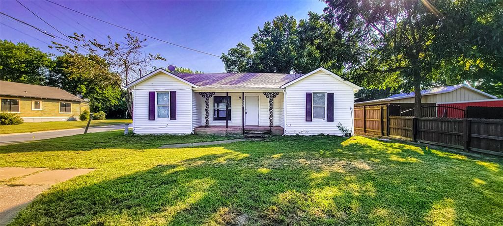 1103 S Willow Street, Sherman, TX 75090