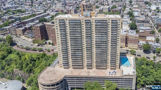 6600 JFK Blvd E 19L, West New York, NJ 07093