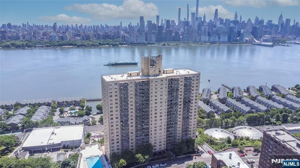 6600 JFK Blvd E 19L, West New York, NJ 07093