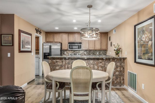 4704 E PARADISE VILLAGE Parkway 226, Phoenix, AZ 85032