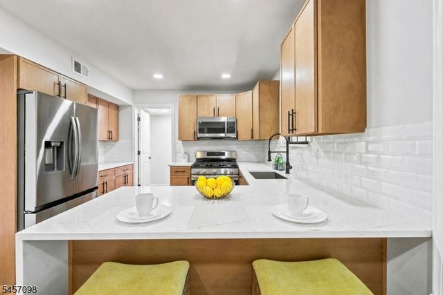 7 Mystic Cv, Howell Twp., NJ 07728
