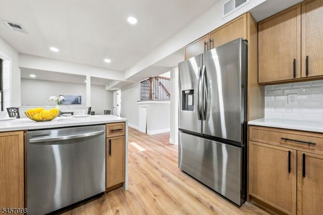 7 Mystic Cv, Howell Twp., NJ 07728