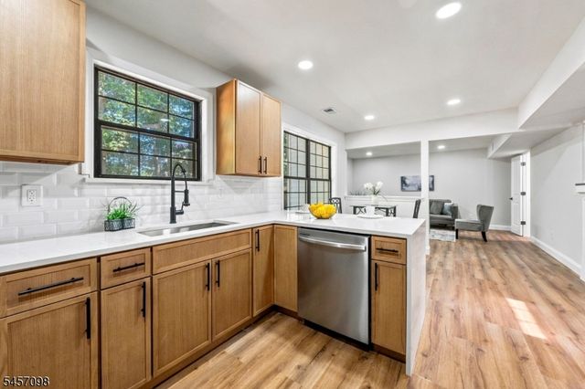 7 Mystic Cv, Howell Twp., NJ 07728