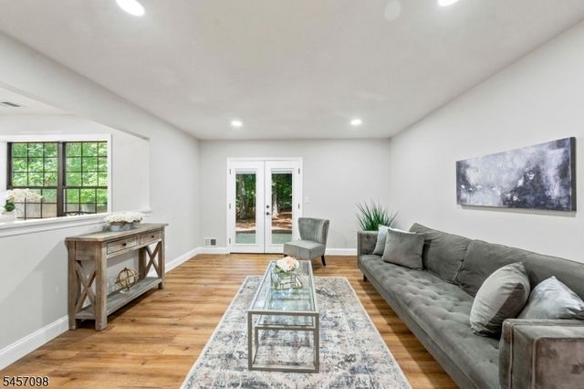 7 Mystic Cv, Howell Twp., NJ 07728