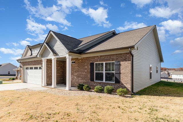 303 Wyburn Pl, Burns, TN 37029