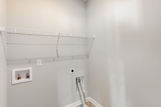 303 Wyburn Pl, Burns, TN 37029