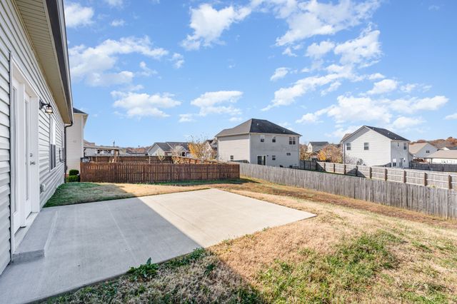 303 Wyburn Pl, Burns, TN 37029