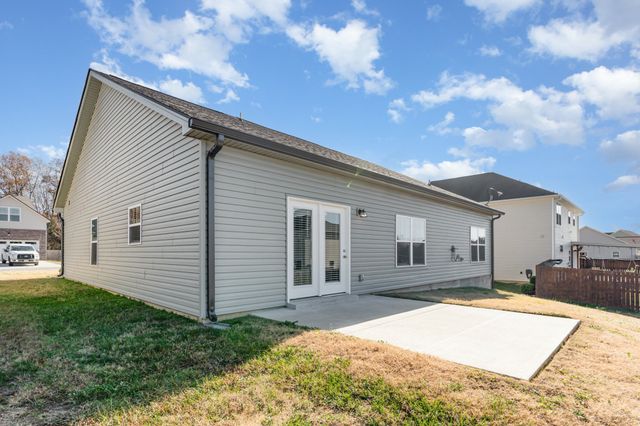 303 Wyburn Pl, Burns, TN 37029