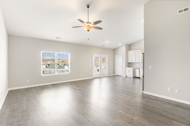 303 Wyburn Pl, Burns, TN 37029