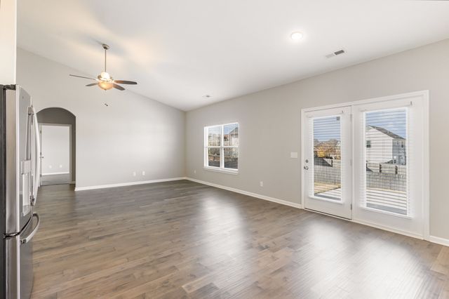 303 Wyburn Pl, Burns, TN 37029