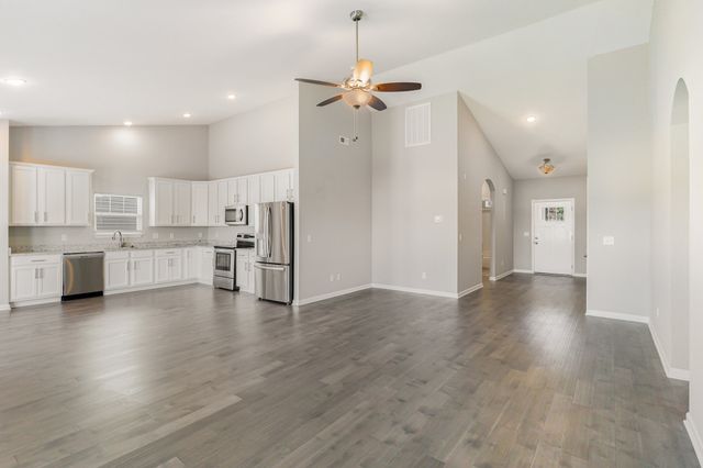 303 Wyburn Pl, Burns, TN 37029