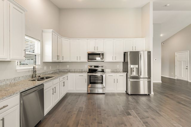 303 Wyburn Pl, Burns, TN 37029