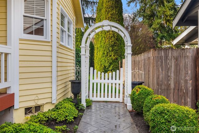 17409 113th Avenue NE, Bothell, WA 98011