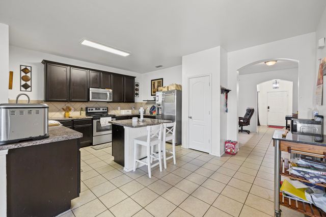 900 Penny Royal Court, Arlington, TX 76002