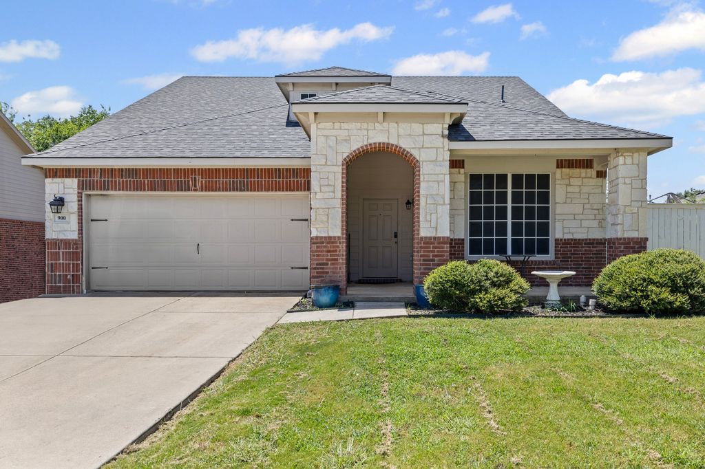 900 Penny Royal Court, Arlington, TX 76002