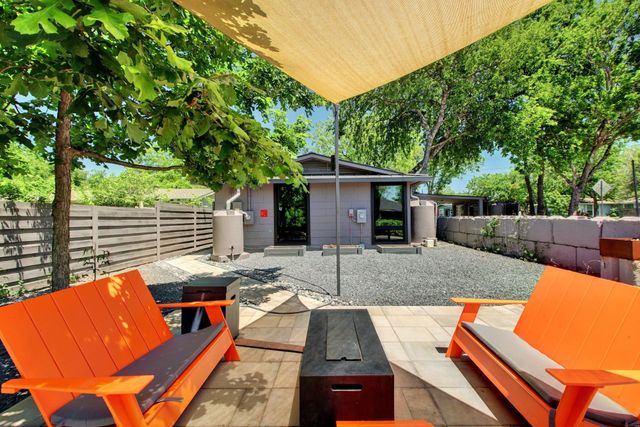 2015 Eaton LN, Austin, TX 78723