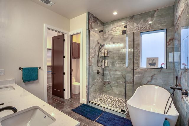 7002 Deepwood DR, Lago Vista, TX 78645