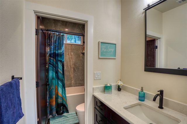 7002 Deepwood DR, Lago Vista, TX 78645