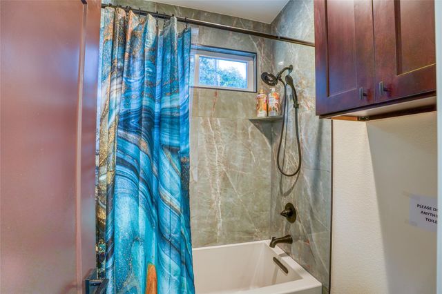 7002 Deepwood DR, Lago Vista, TX 78645