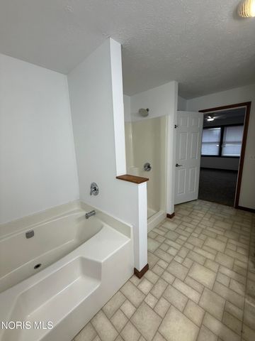 1469 Circle Drive, Millbury, OH 43447