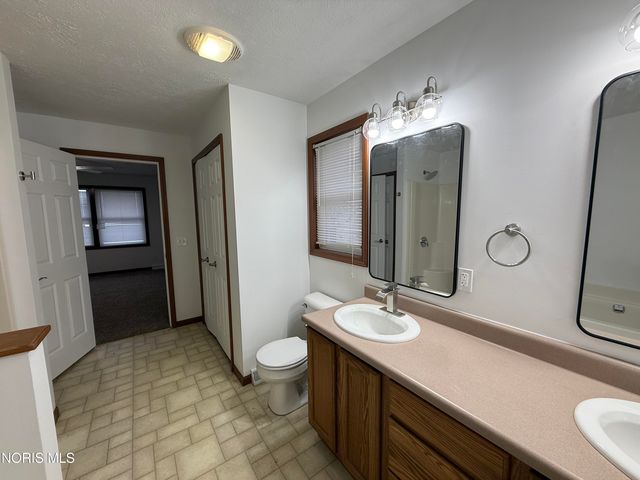 1469 Circle Drive, Millbury, OH 43447