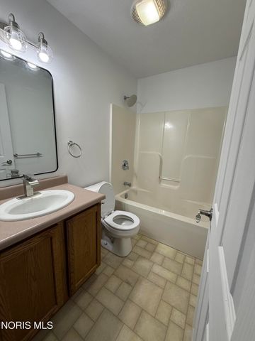 1469 Circle Drive, Millbury, OH 43447