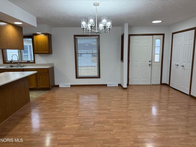 1469 Circle Drive, Millbury, OH 43447