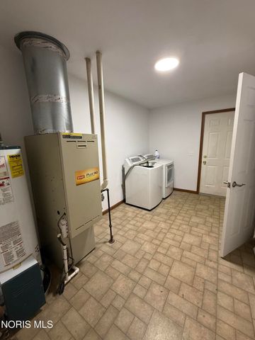 1469 Circle Drive, Millbury, OH 43447