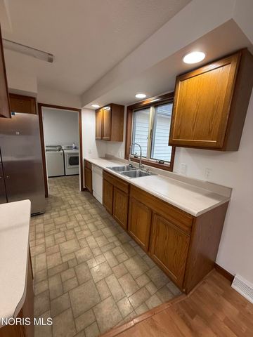 1469 Circle Drive, Millbury, OH 43447