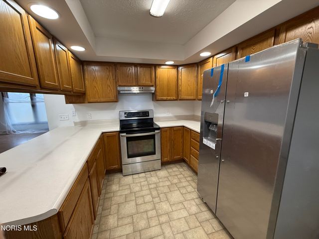 1469 Circle Drive, Millbury, OH 43447