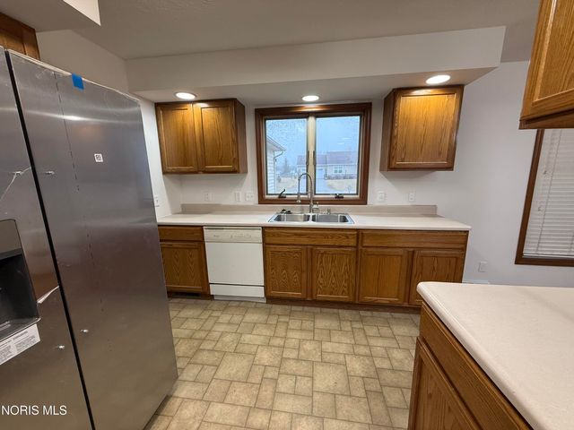 1469 Circle Drive, Millbury, OH 43447