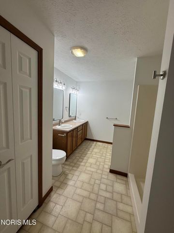 1469 Circle Drive, Millbury, OH 43447