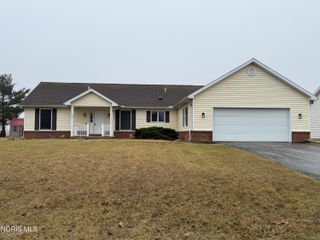 1469 Circle Drive, Millbury, OH 43447