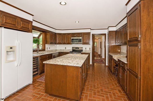26 Brooks Road, Longmeadow, MA 01106