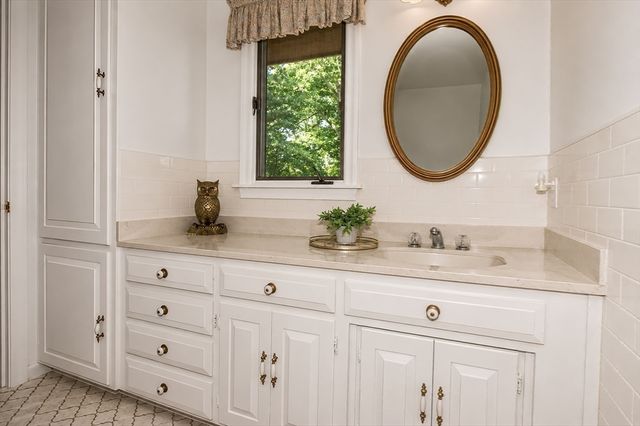 26 Brooks Road, Longmeadow, MA 01106