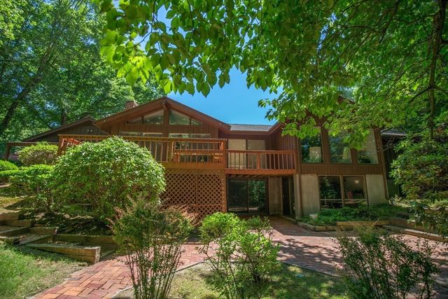 26 Brooks Road, Longmeadow, MA 01106